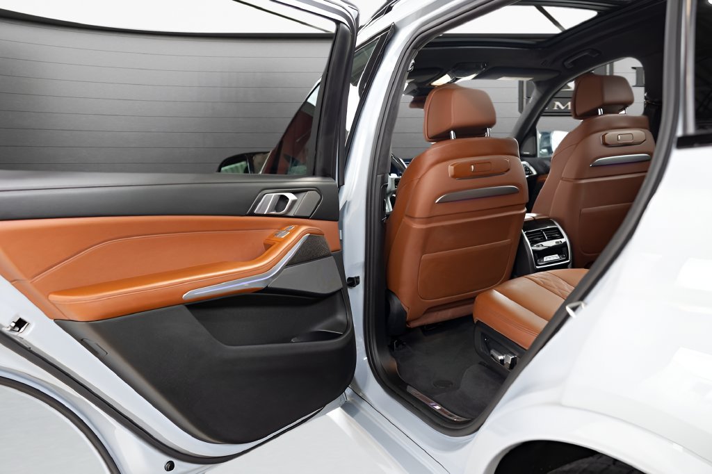 Used 2024 BMW X7 M60i w/ Executive Package AWD/4WD image 44