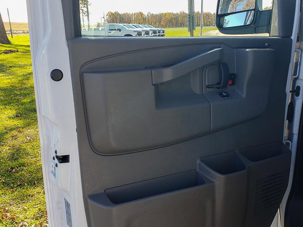 Used 2023 GMC Savana 2500 Work Van w/ Driver Convenience Package image 9
