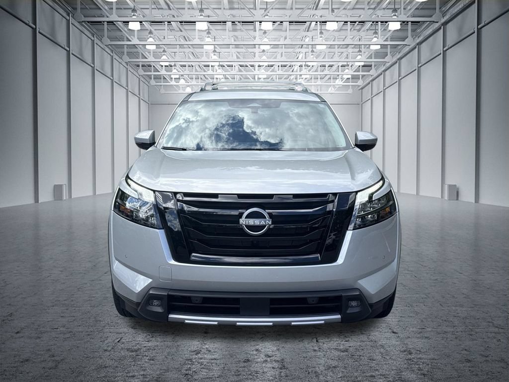 Used 2025 Nissan Pathfinder SL w/ Black Appearance Package FWD video 2