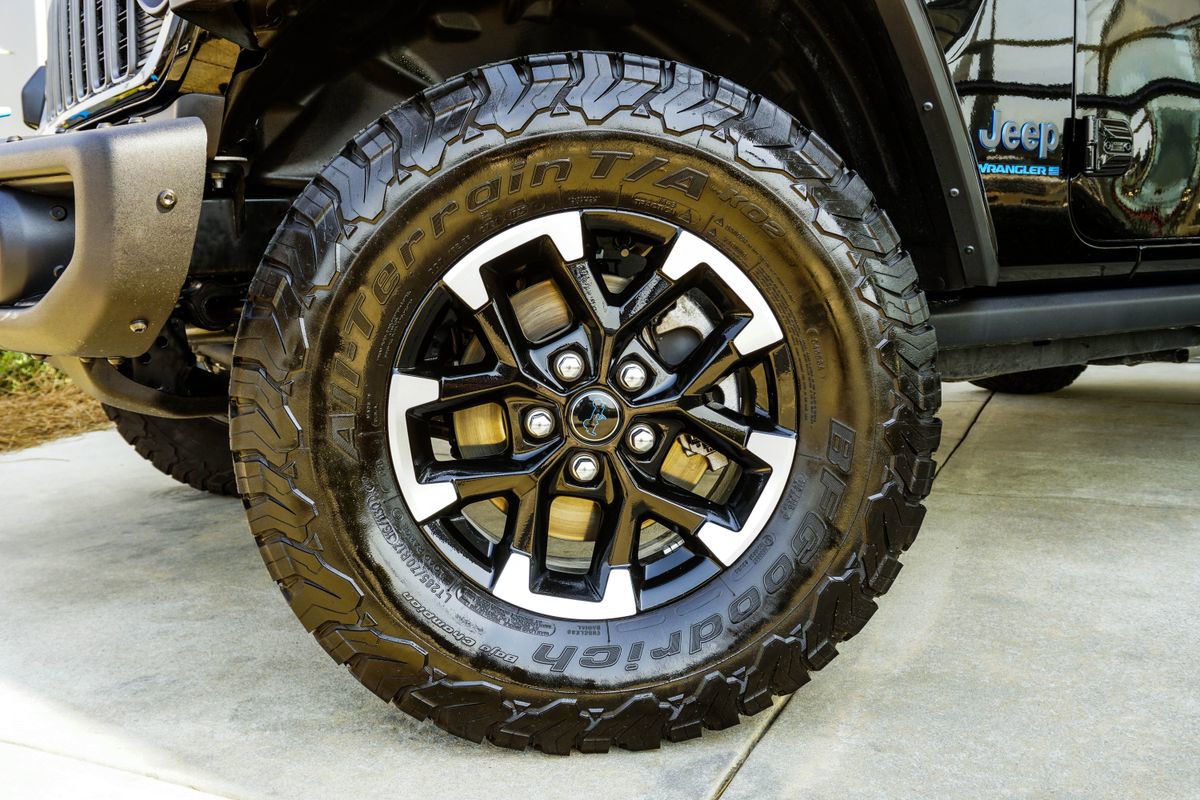 Used 2024 Jeep Wrangler Unlimited Rubicon 4xe image 3