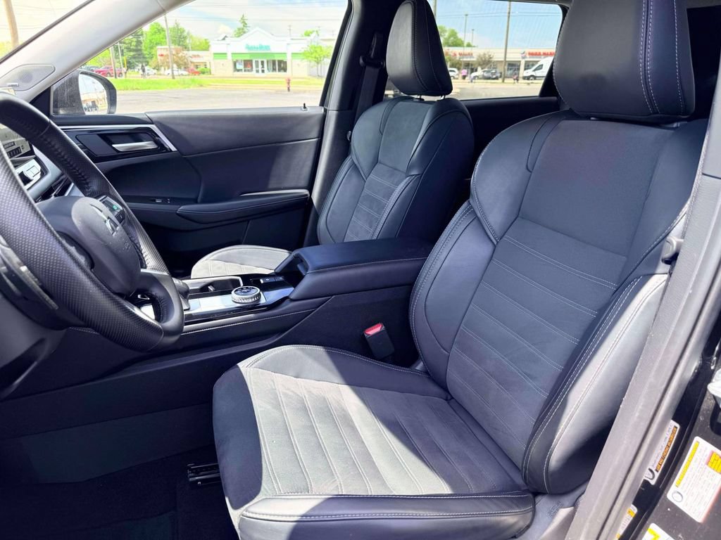 Used 2025 Mitsubishi Outlander SE FWD image 19