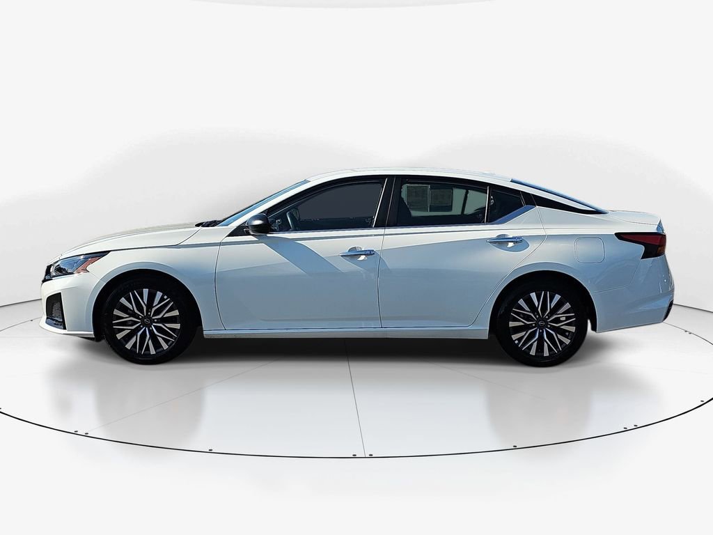 Used 2025 Nissan Altima 2.5 SV image 9