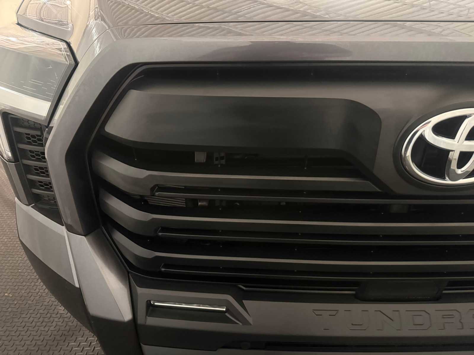 Used 2024 Toyota Tundra SR5 w/ SR5 Convenience Package AWD/4WD image 4