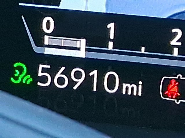 Used 2021 Cadillac Escalade Premium Luxury w/ LPO, Illumination Package image 9