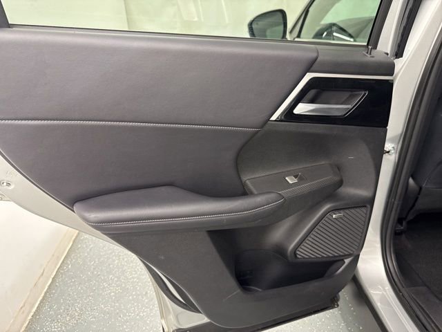 Used 2025 Mitsubishi Outlander SE AWD/4WD image 16