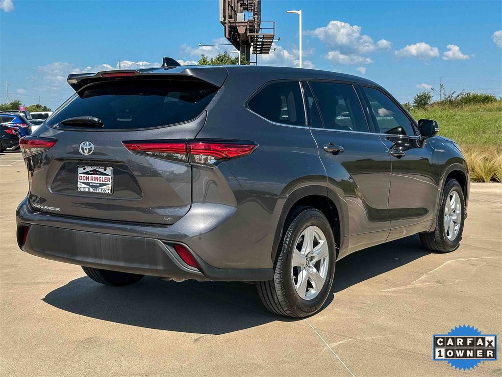 Used 2022 Toyota Highlander LE image 3