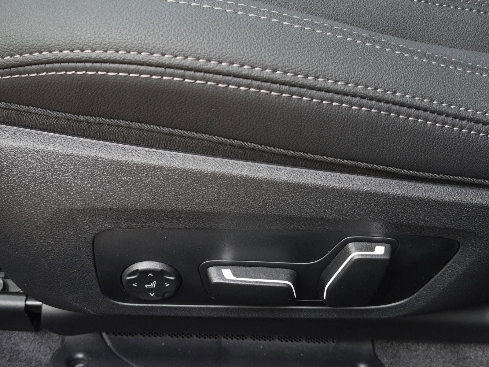 New 2026 BMW 330i xDrive Sedan w/ M Sport Package image 29