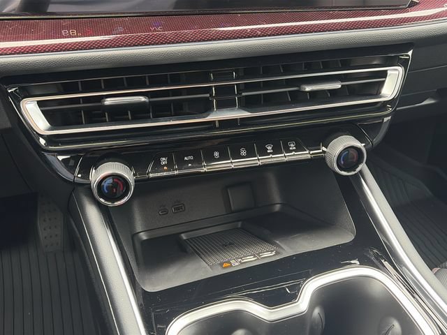 New 2026 Chevrolet Traverse Z71 w/ Enhanced Driving Package AWD/4WD image 17