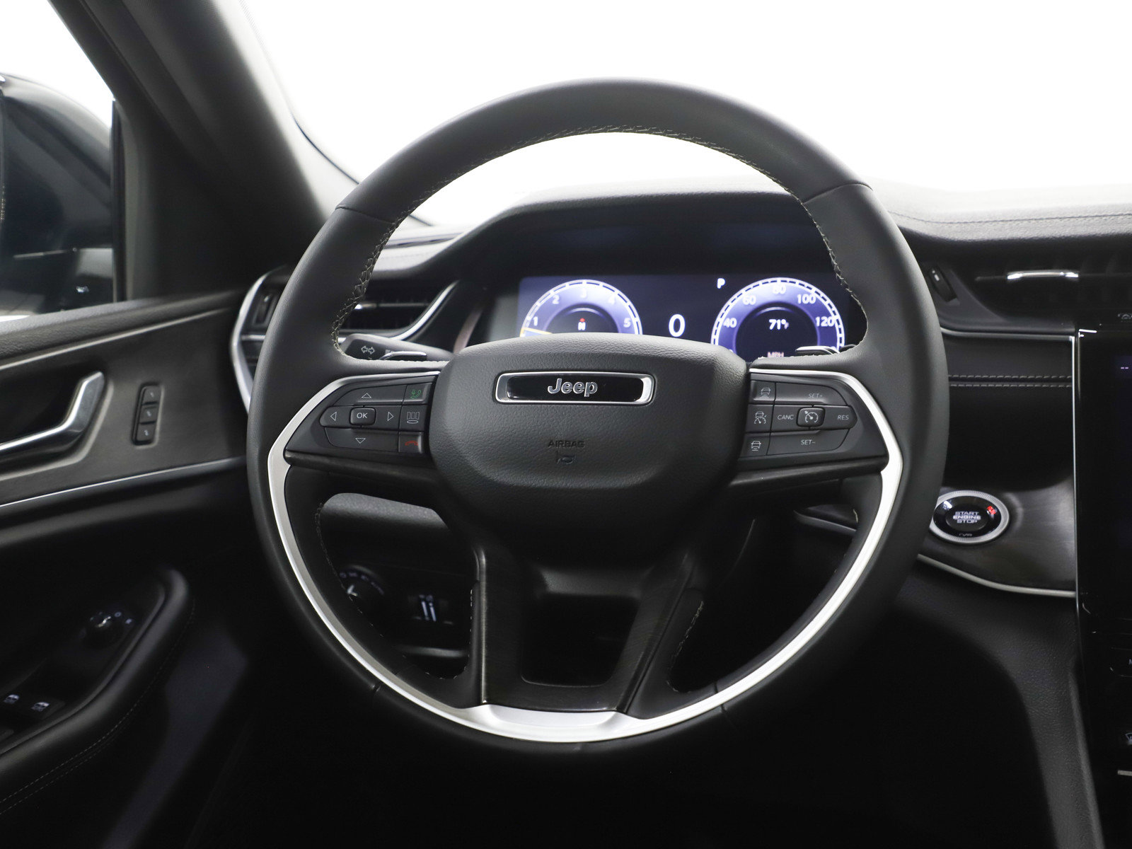 Used 2025 Jeep Grand Cherokee L Limited w/ Black Appearance Package image 15