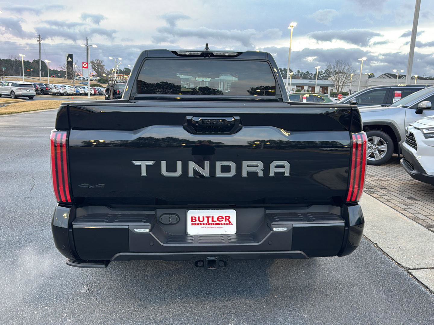 Used 2023 Toyota Tundra Platinum image 4