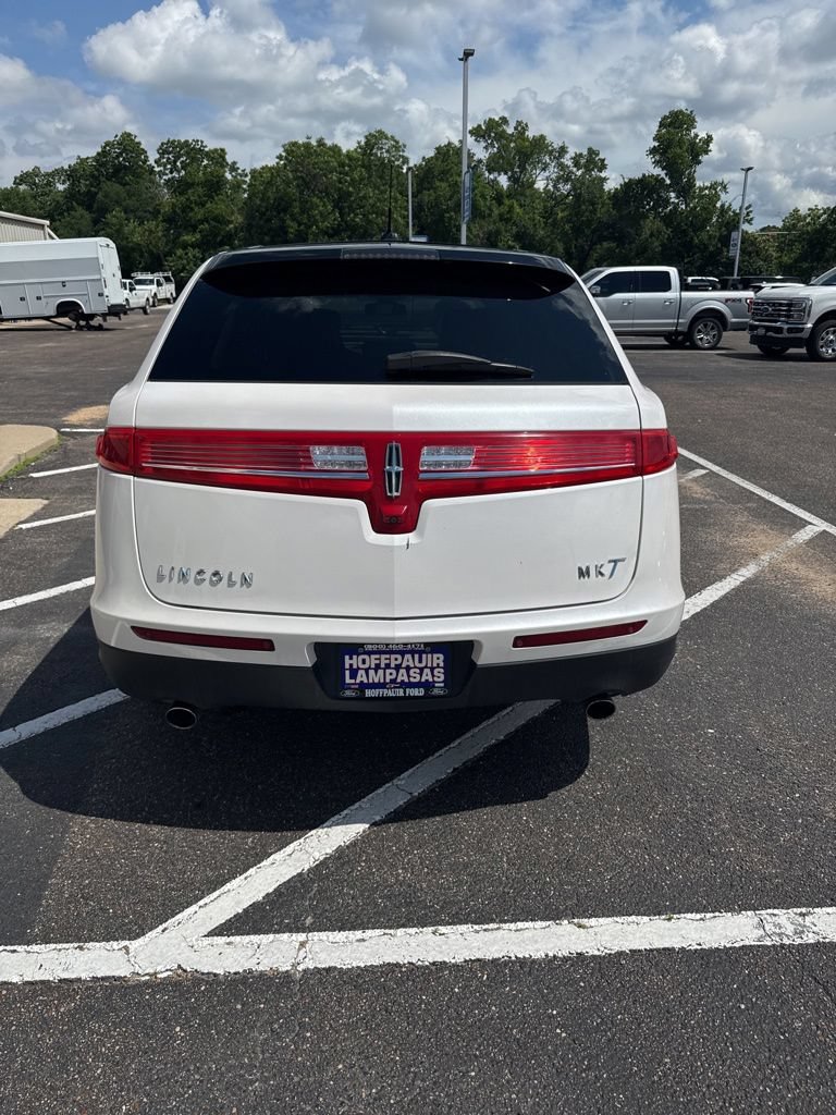 Used 2018 Lincoln MKT AWD w/ Technology Package image 2