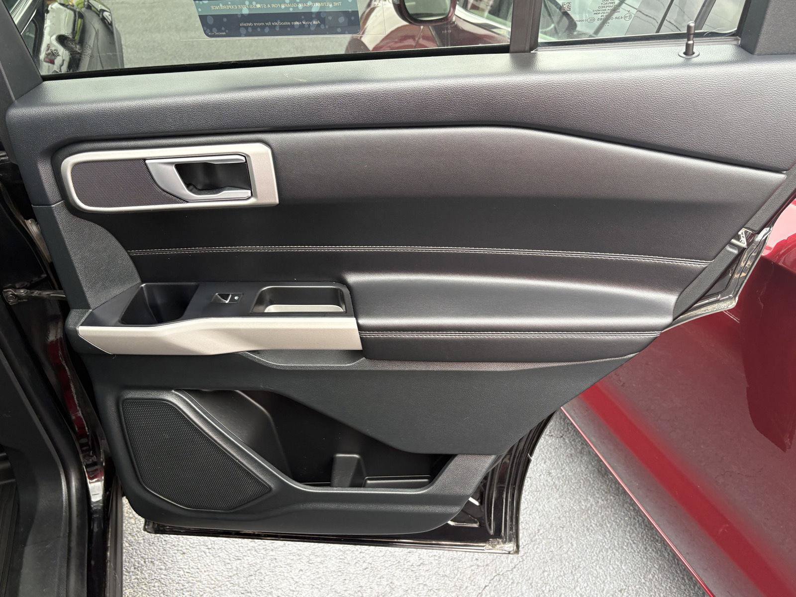 Used 2024 Ford Explorer XLT AWD/4WD image 13