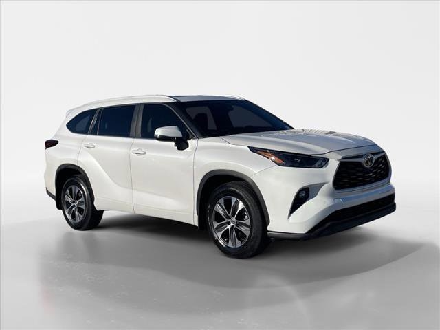 Used 2024 Toyota Highlander XLE image 8
