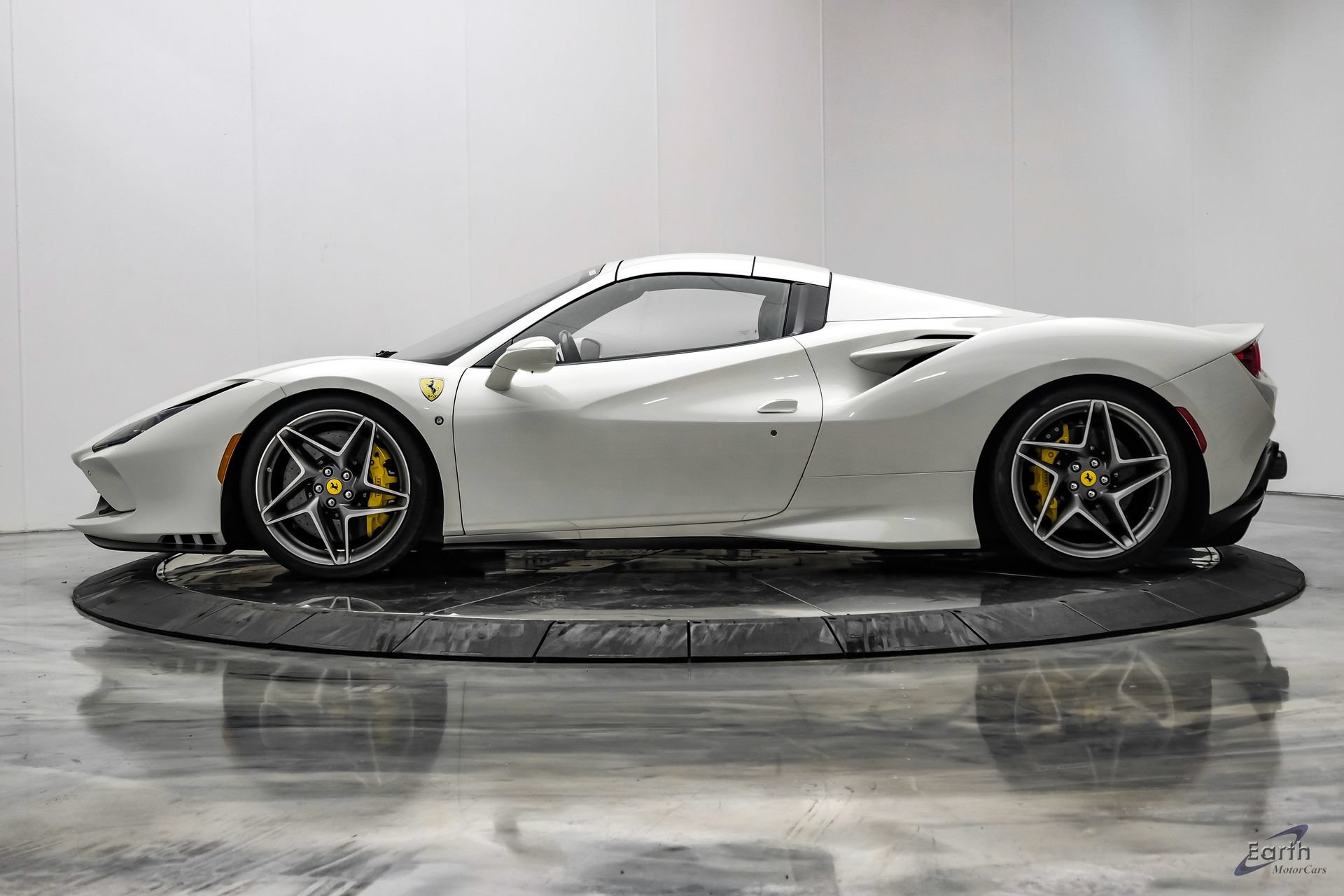 Used 2022 Ferrari F8 Tributo RWD image 10