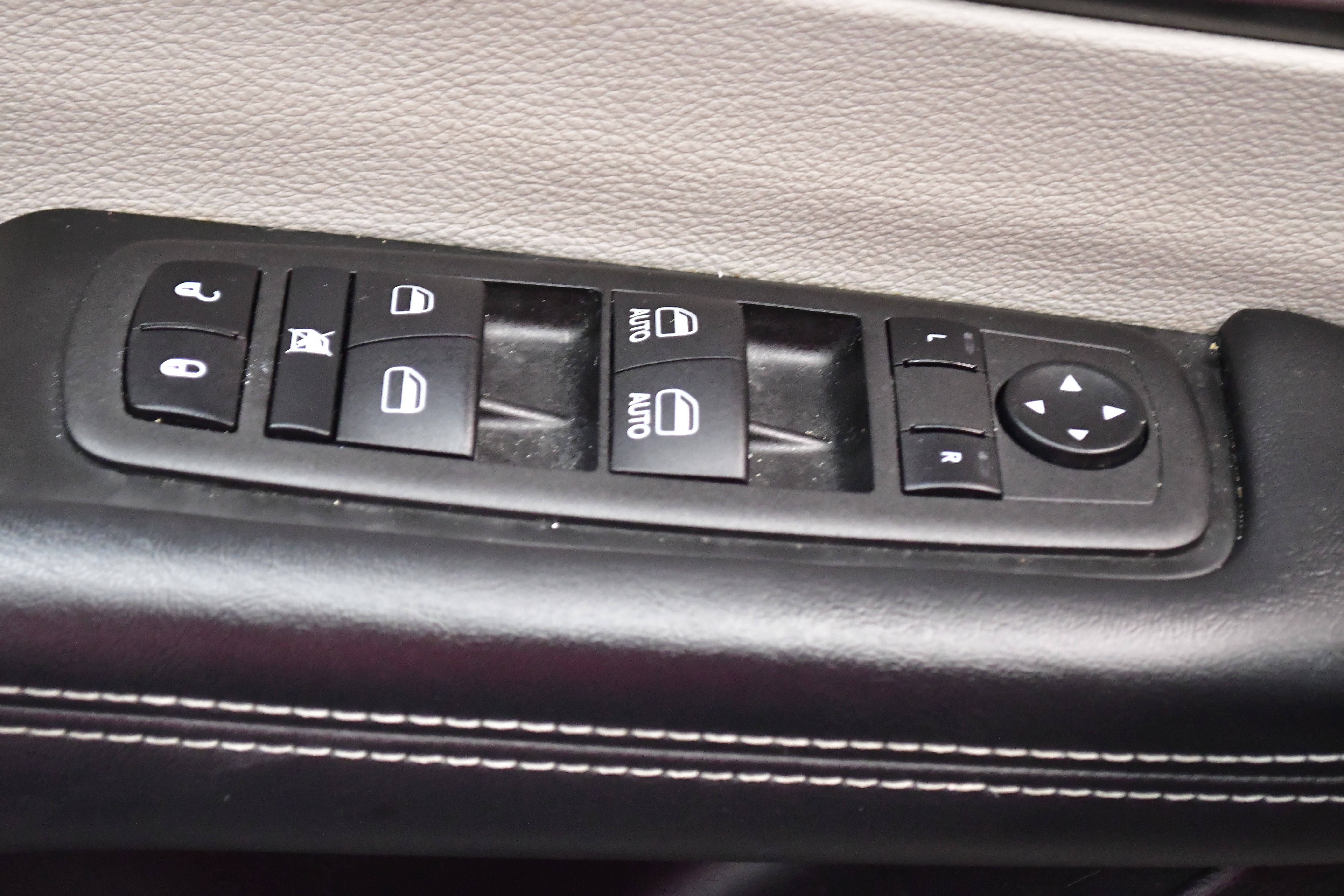 Used 2023 Chrysler Pacifica Touring-L FWD image 20