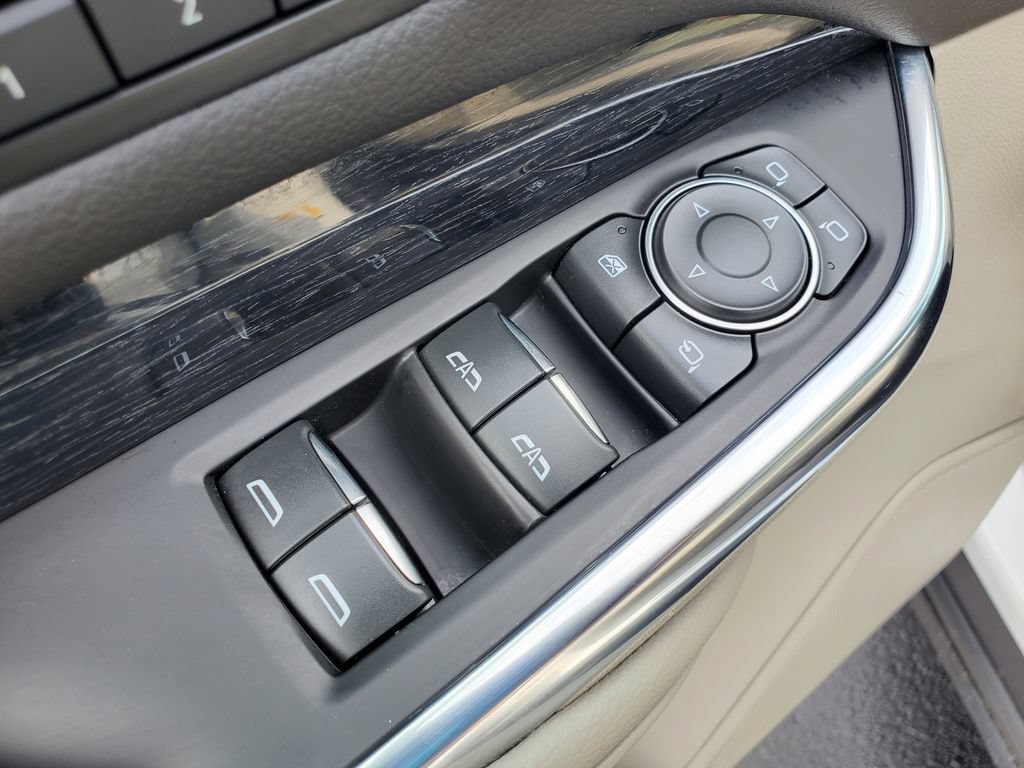Used 2023 Cadillac XT4 Premium Luxury w/ Cold Weather Package AWD/4WD image 17