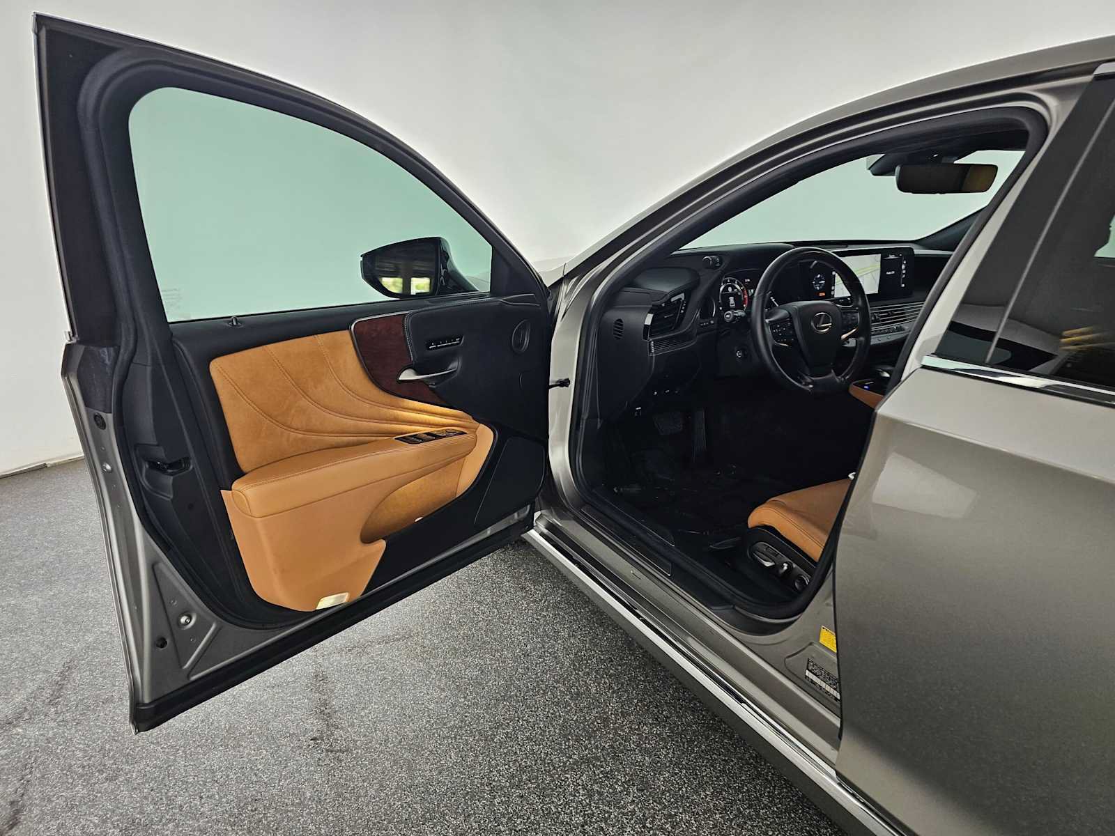 Certified 2021 Lexus LS 500 w/ Accessory Package (Z1) RWD image 19