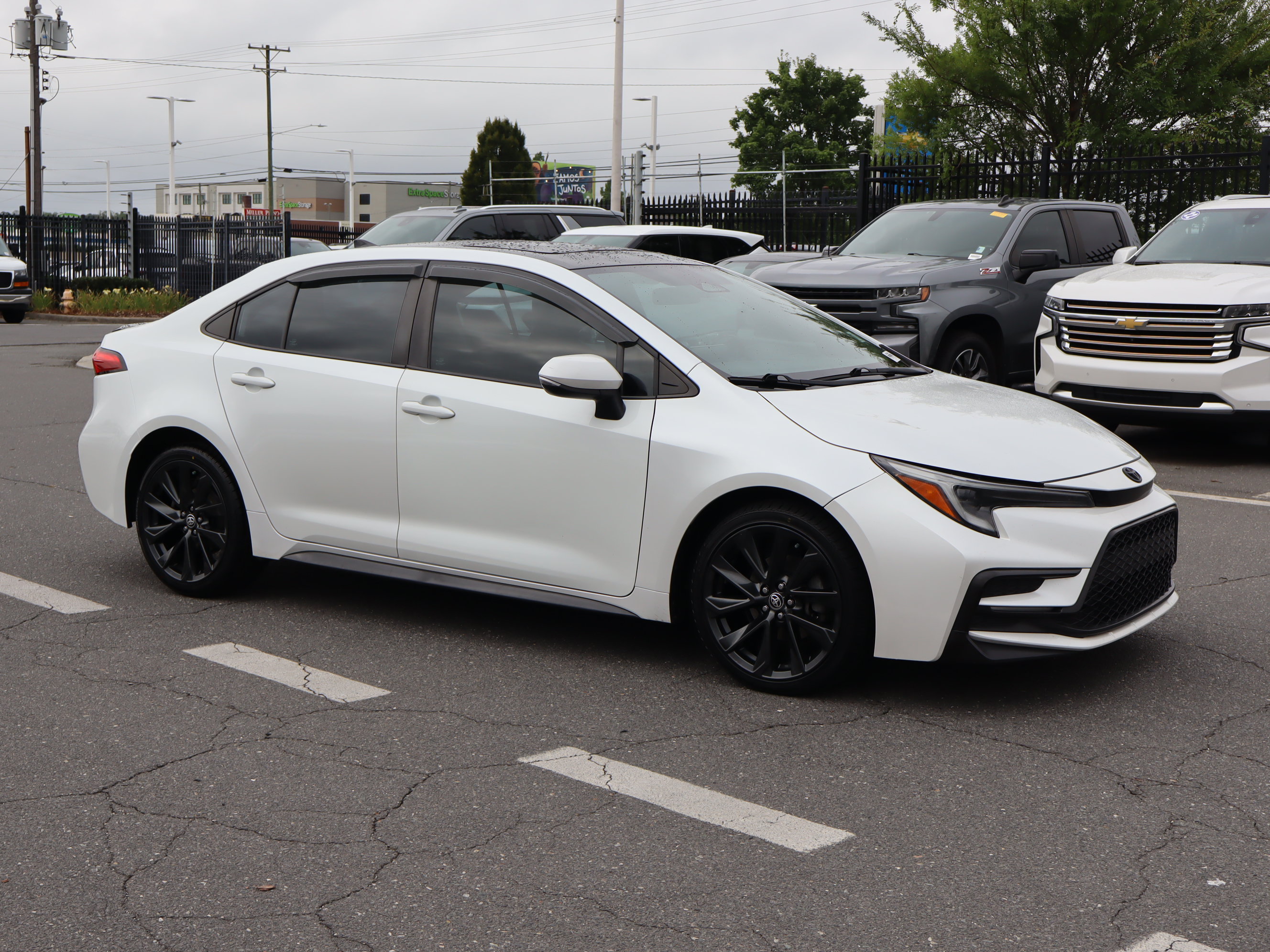 Used 2023 Toyota Corolla XSE FWD image 2
