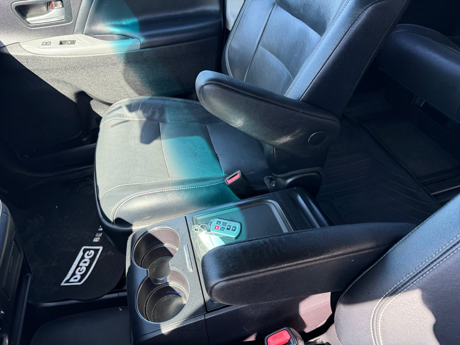 Used 2015 Toyota Sienna SE w/ SE Preferred Package FWD image 14