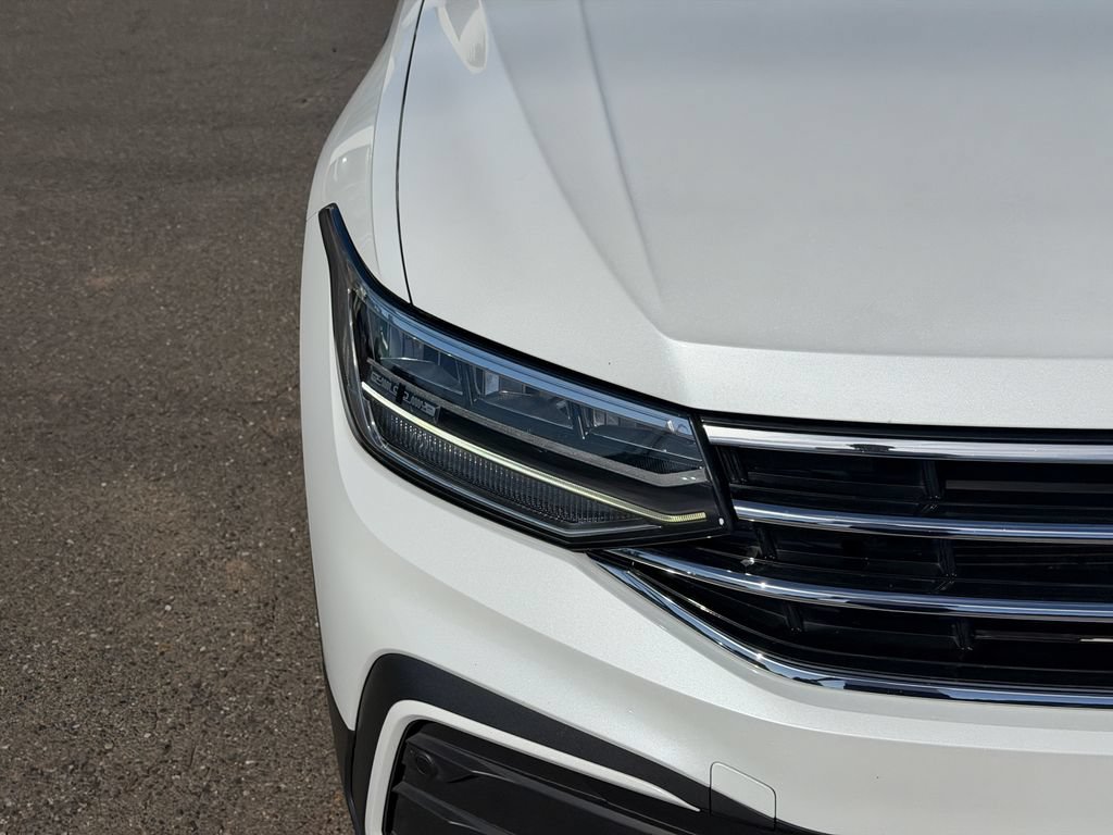 Used 2023 Volkswagen Tiguan SE w/ Panoramic Sunroof Package AWD/4WD image 5