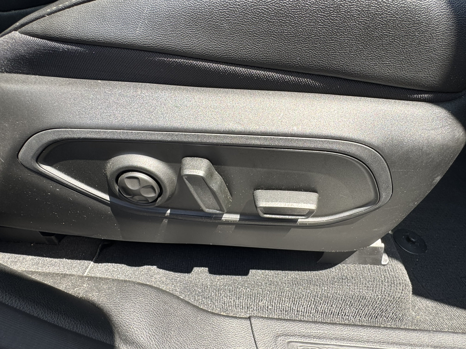 Used 2024 Jeep Grand Cherokee L Limited RWD image 16