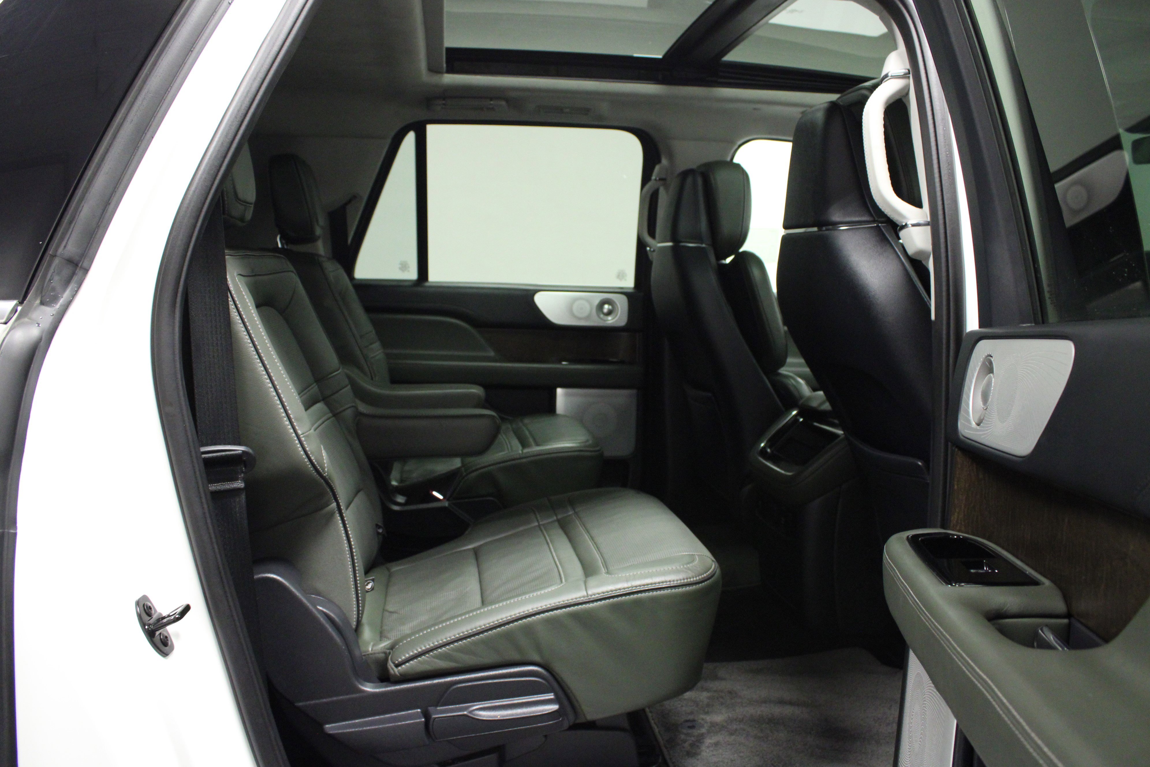 Used 2022 Lincoln Navigator L Black Label image 16