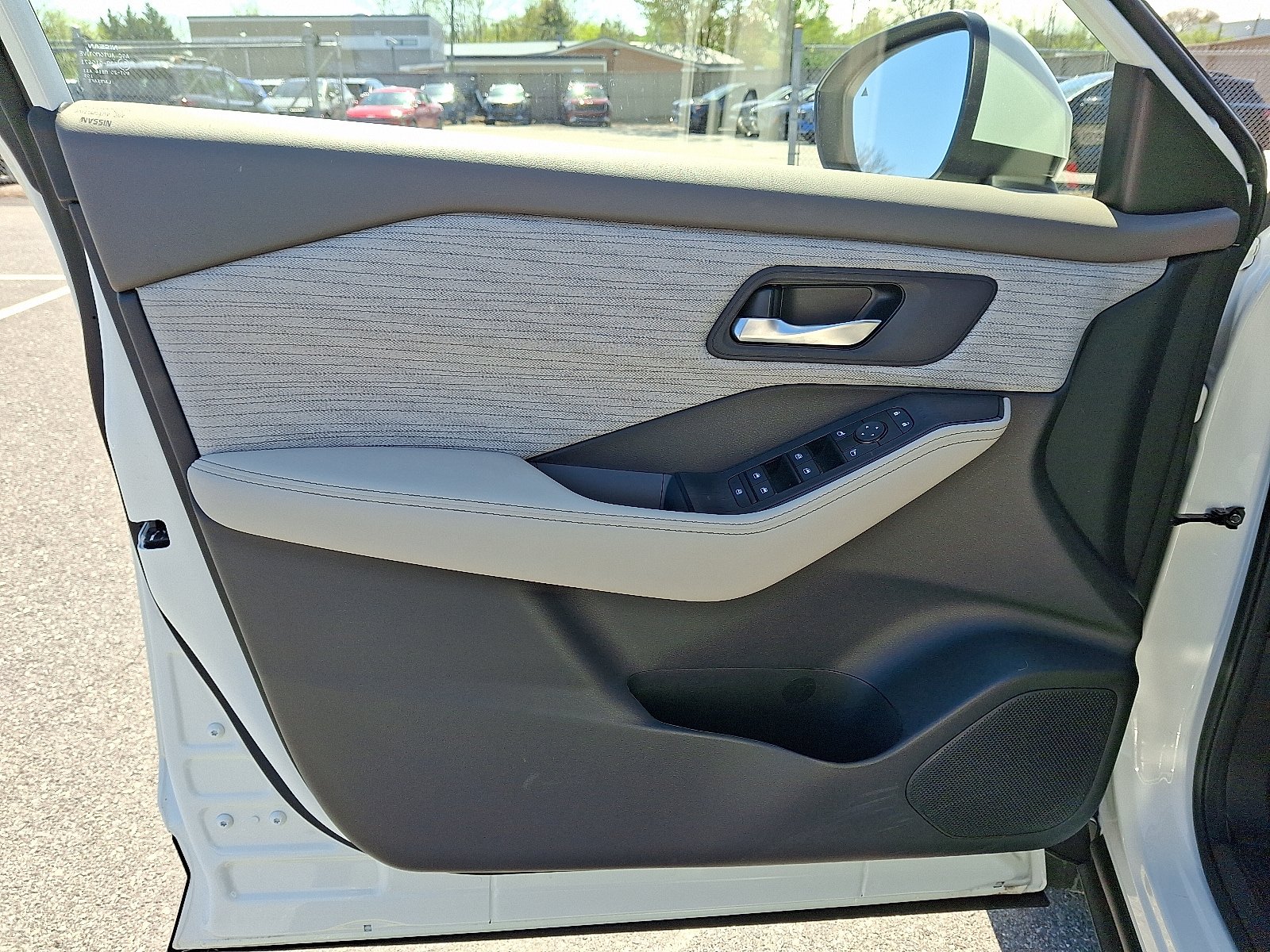 Used 2023 Nissan Rogue SV AWD/4WD image 14