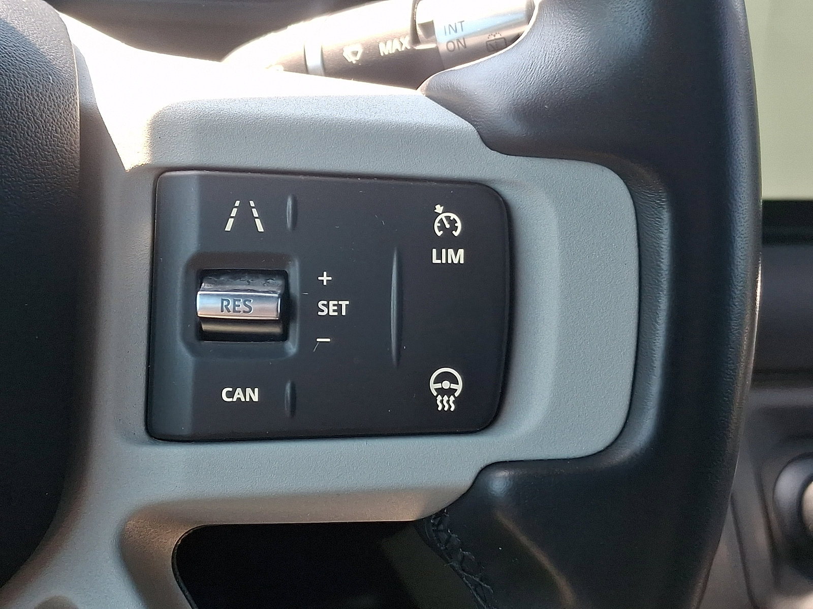 Used 2021 Land Rover Defender 110 X-Dynamic SE AWD/4WD image 22