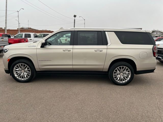 Used 2024 Chevrolet Suburban High Country image 4