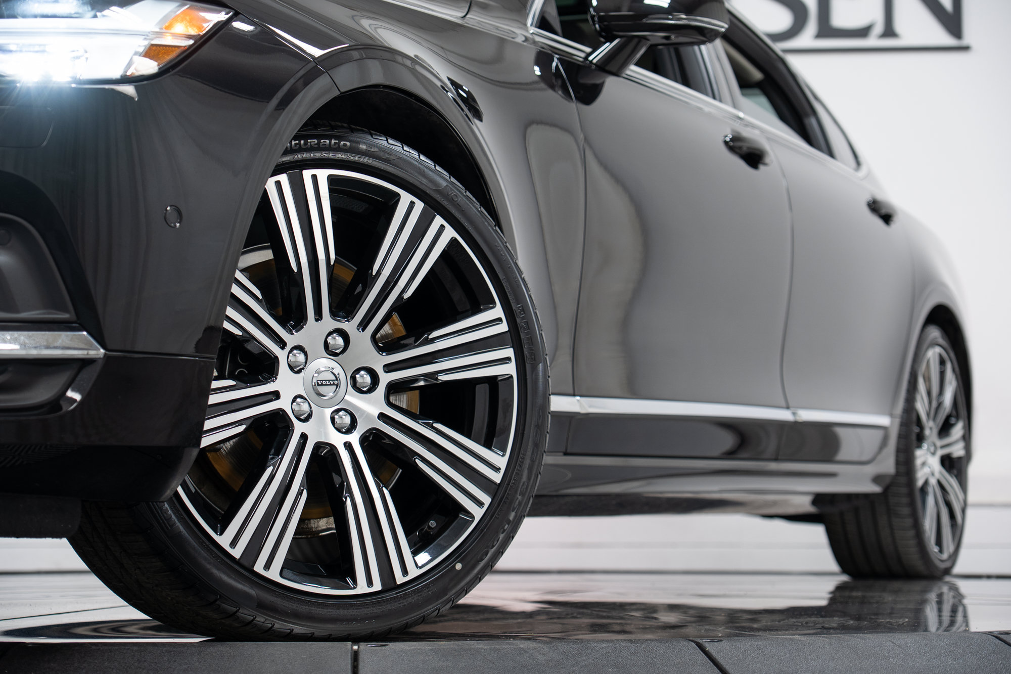 Used 2023 Volvo S90 B6 Plus w/ Protection Package Premier AWD/4WD image 27