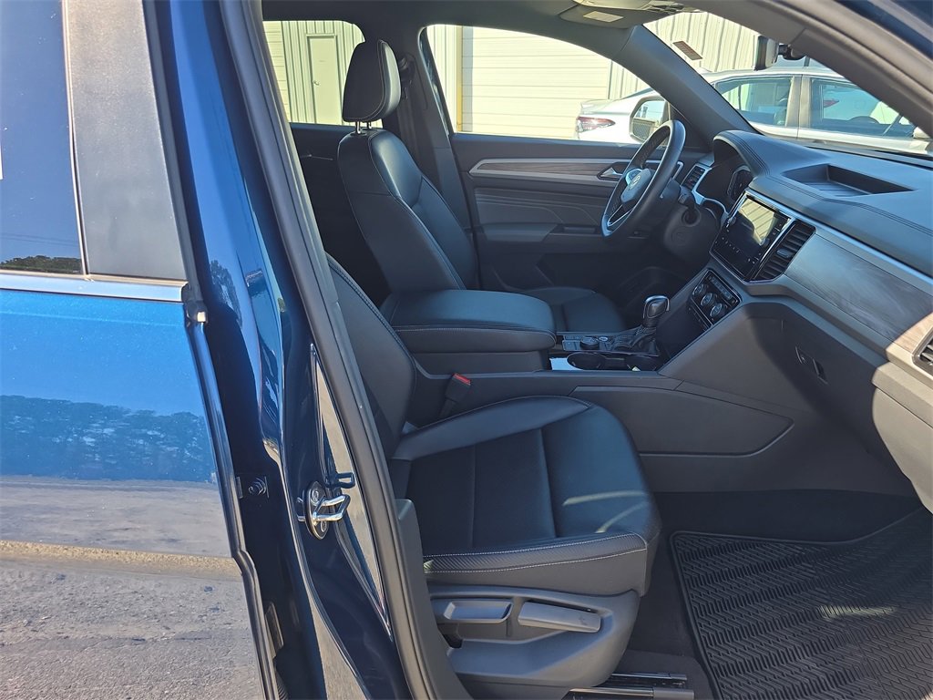 Used 2023 Volkswagen Atlas Cross Sport SE w/ Black Wheel Package image 10