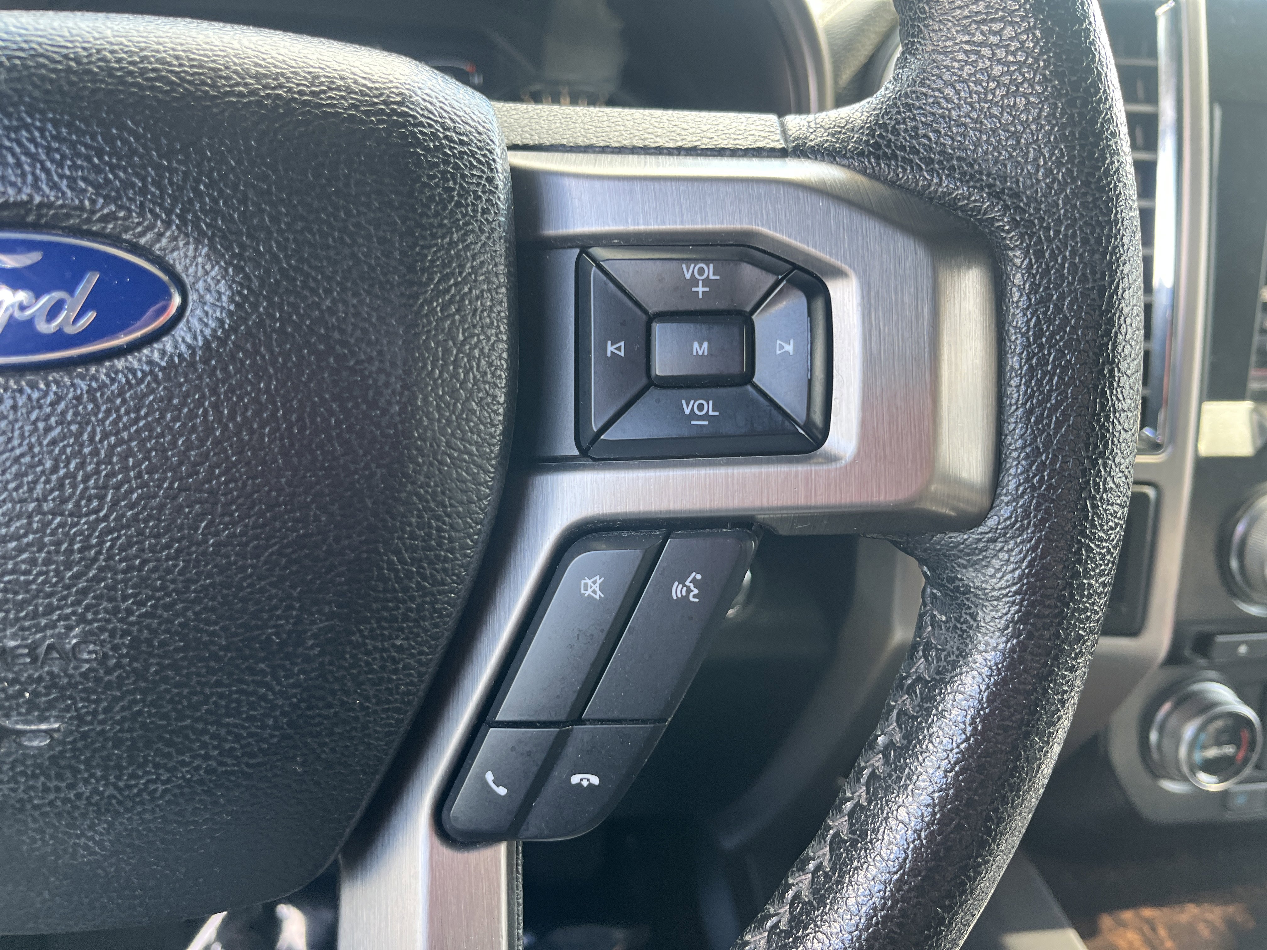 Used 2015 Ford F150 Platinum w/ Equipment Group 701A Luxury AWD/4WD image 20