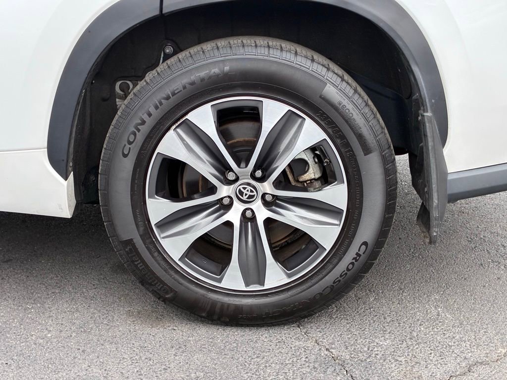 Used 2023 Toyota Highlander XLE AWD/4WD image 51