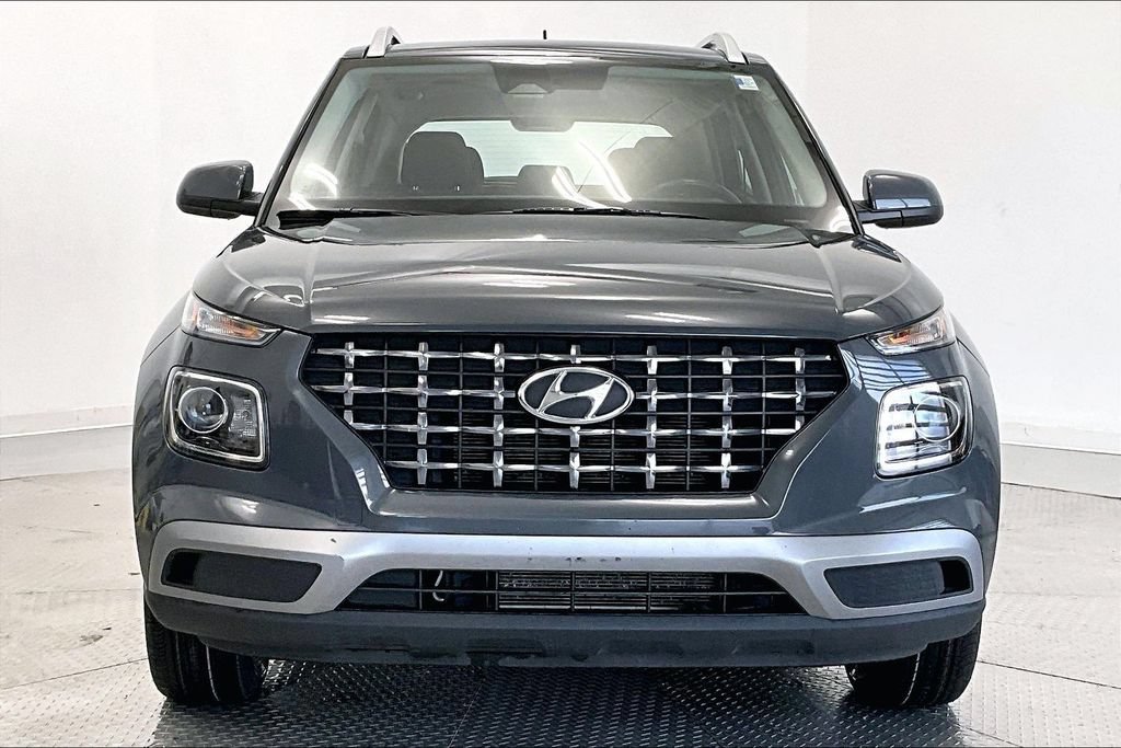 Used 2025 Hyundai Venue SEL FWD image 3