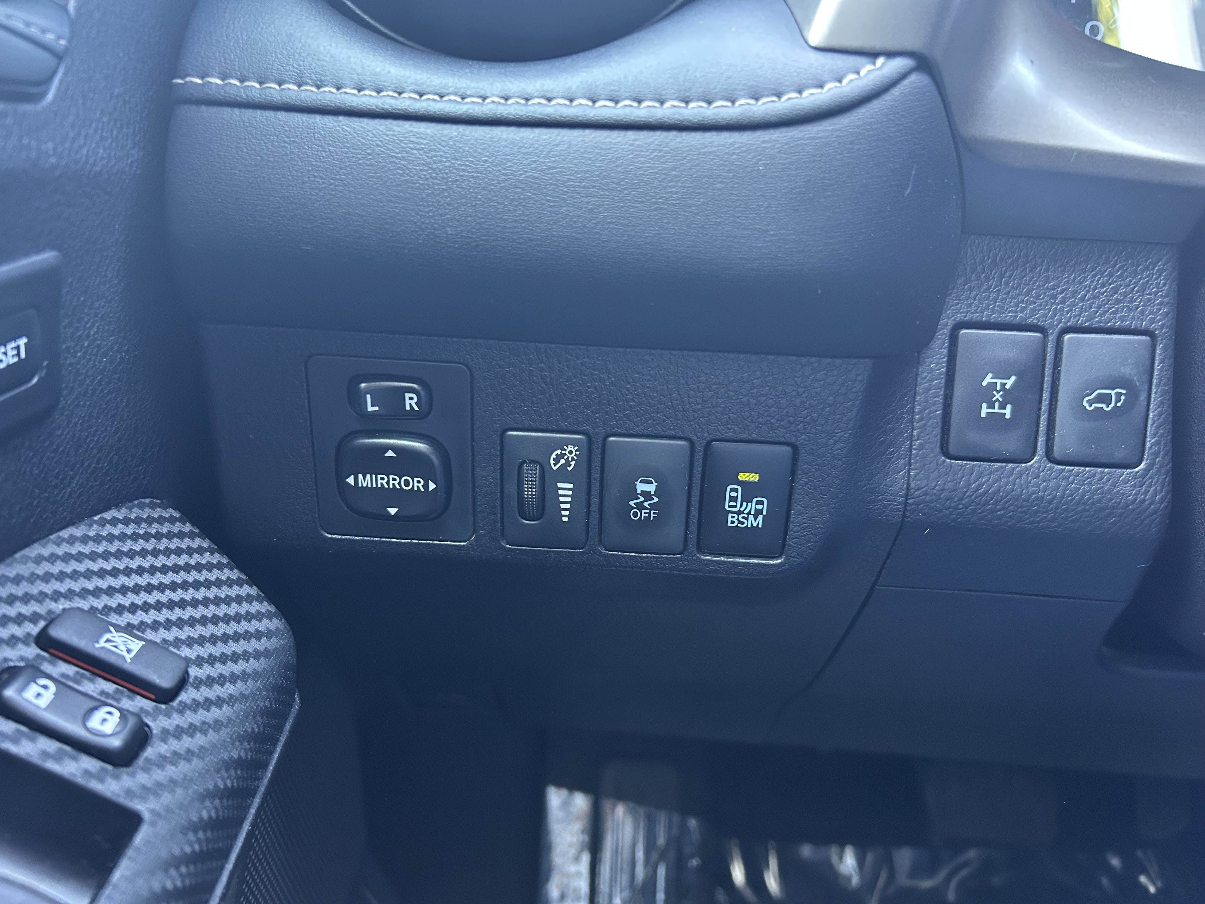 Used 2015 Toyota RAV4 Limited image 15