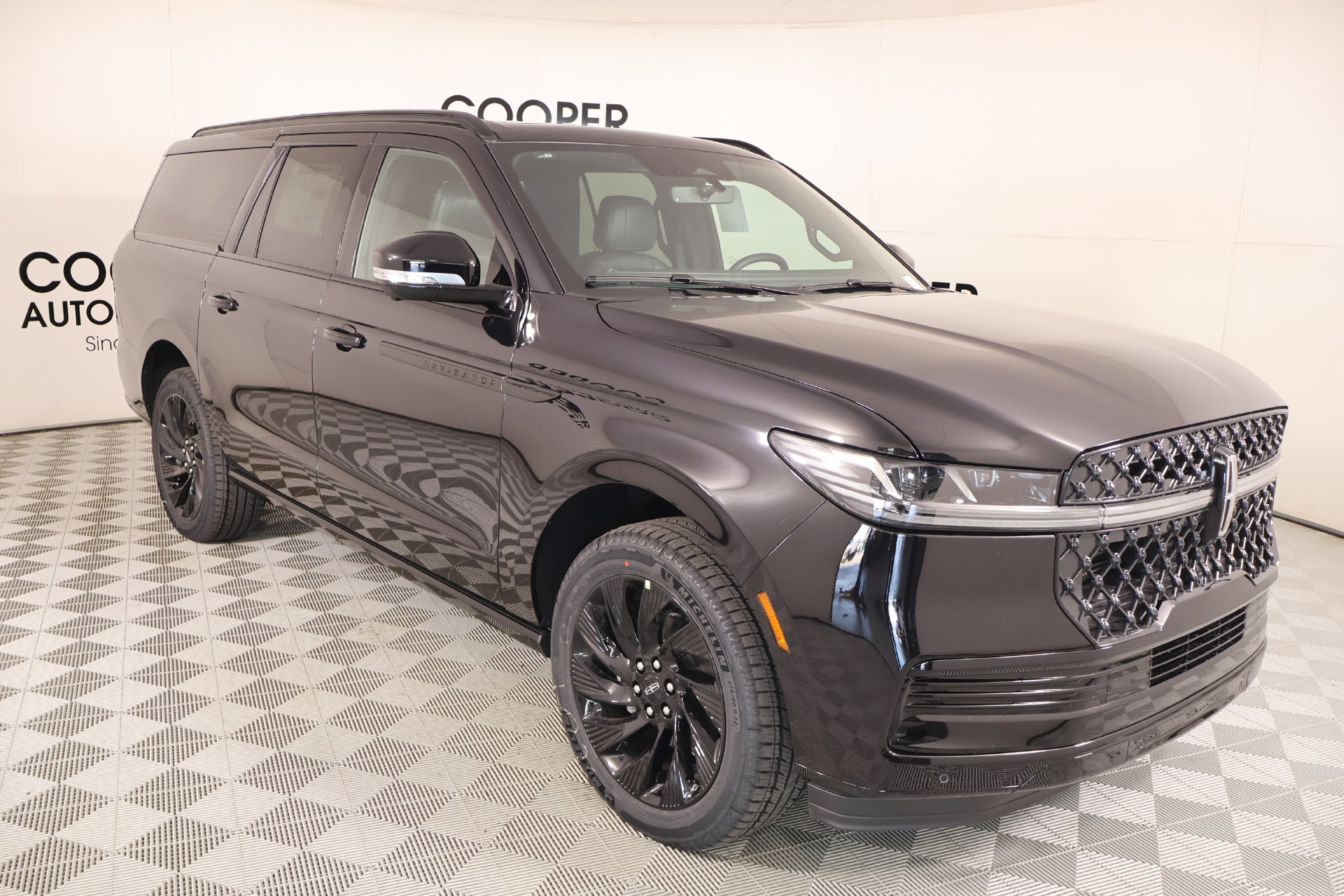New 2027 Lincoln Navigator L Reserve w/ Jet Appearance Package AWD/4WD image 1