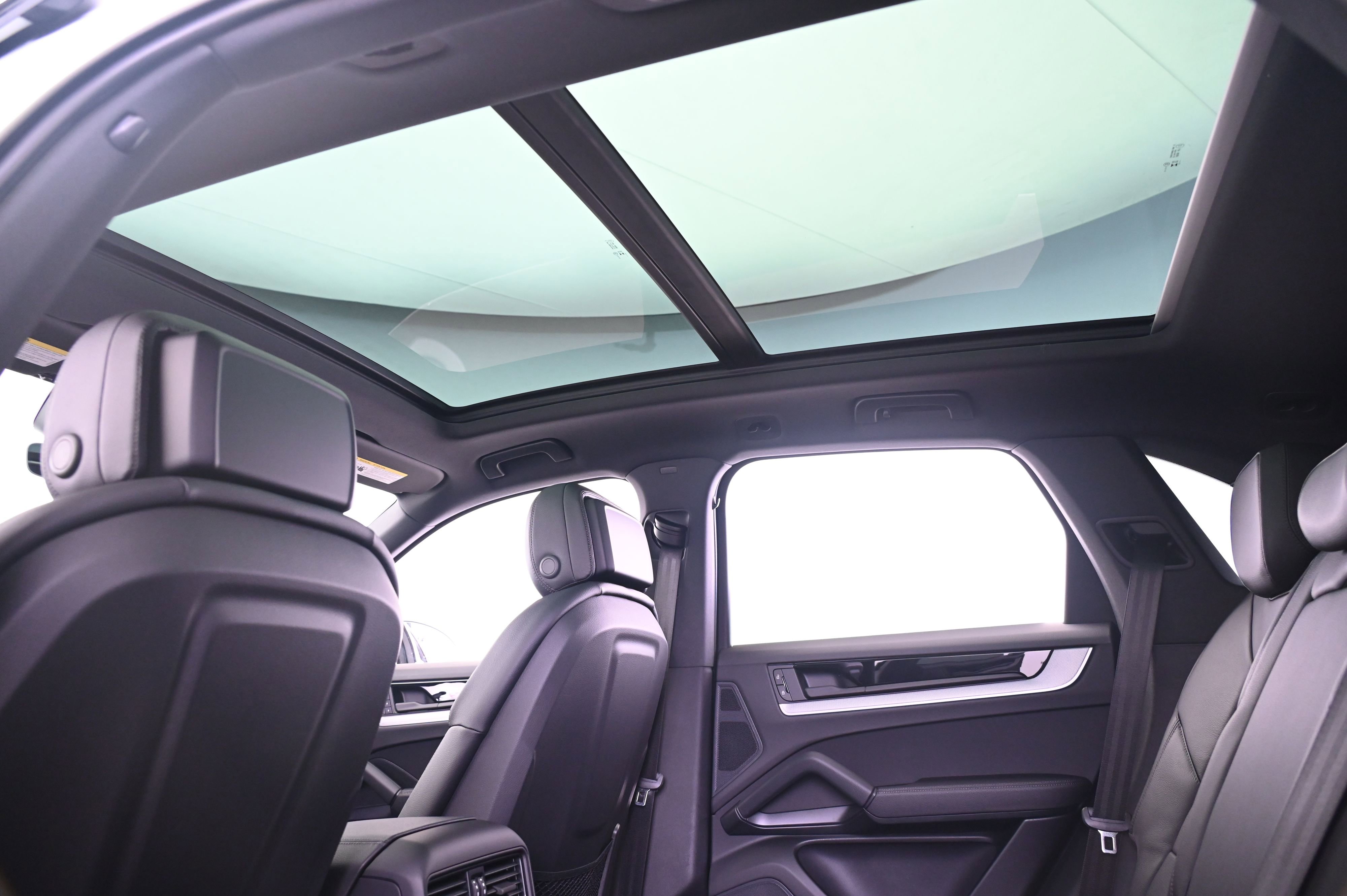 Certified 2025 Porsche Cayenne image 33