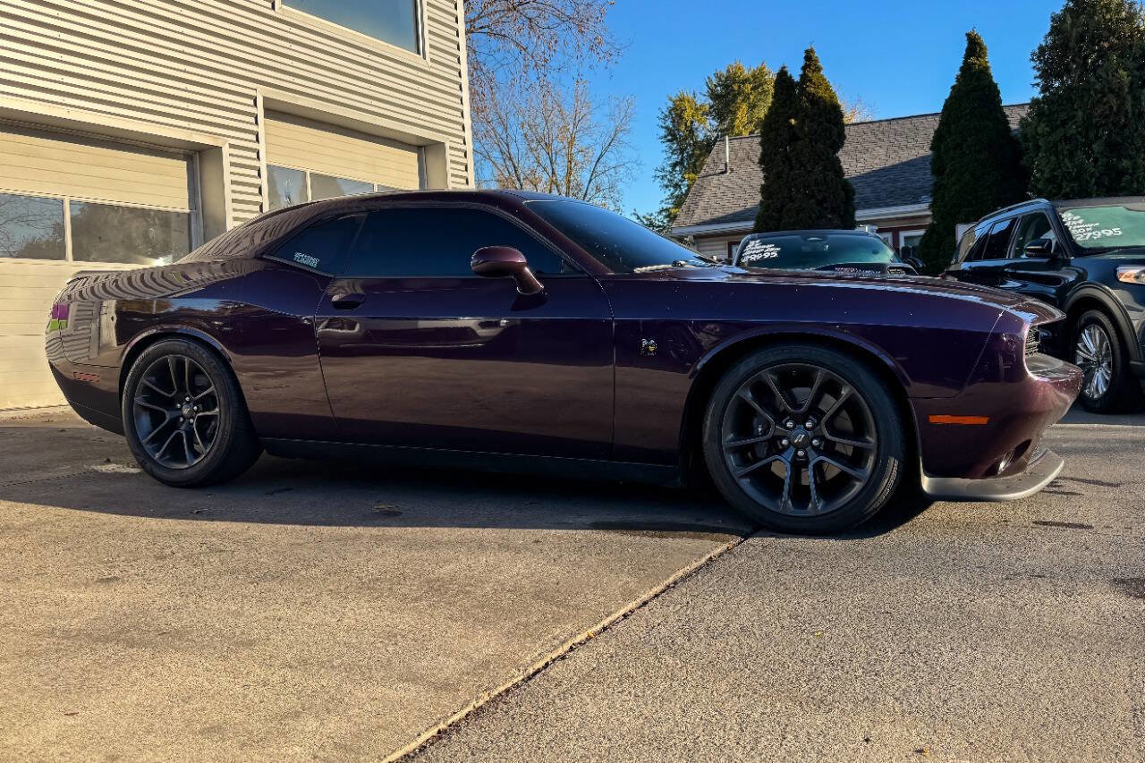 Used 2022 Dodge Challenger R/T Scat Pack w/ Shaker Package image 2