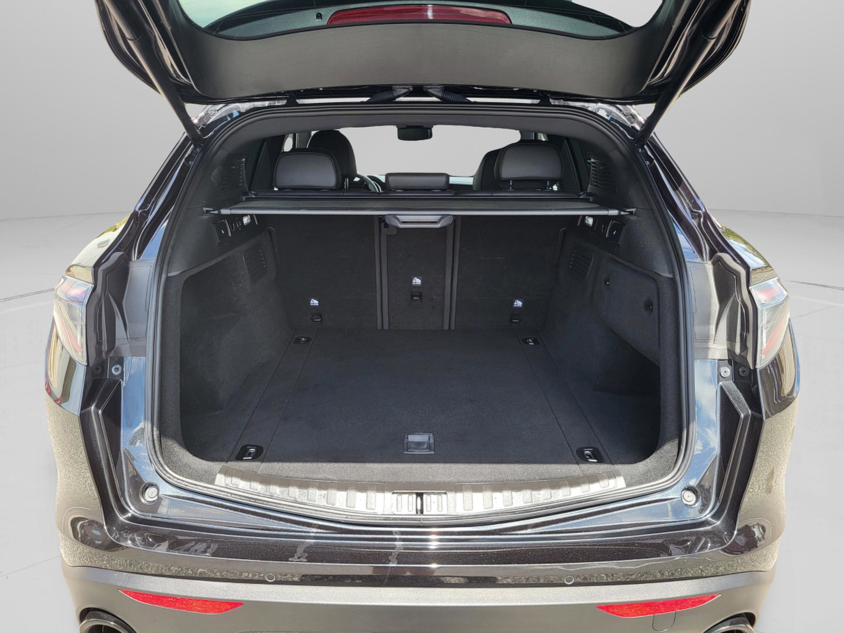 Used 2024 Alfa Romeo Stelvio Sprint image 21