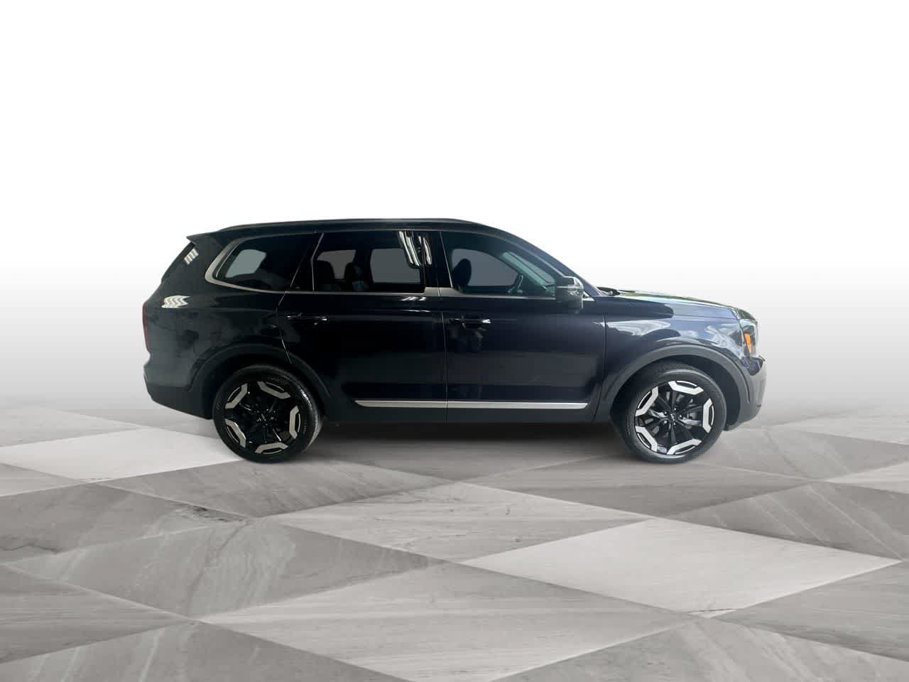 Used 2025 Kia Telluride S FWD image 9