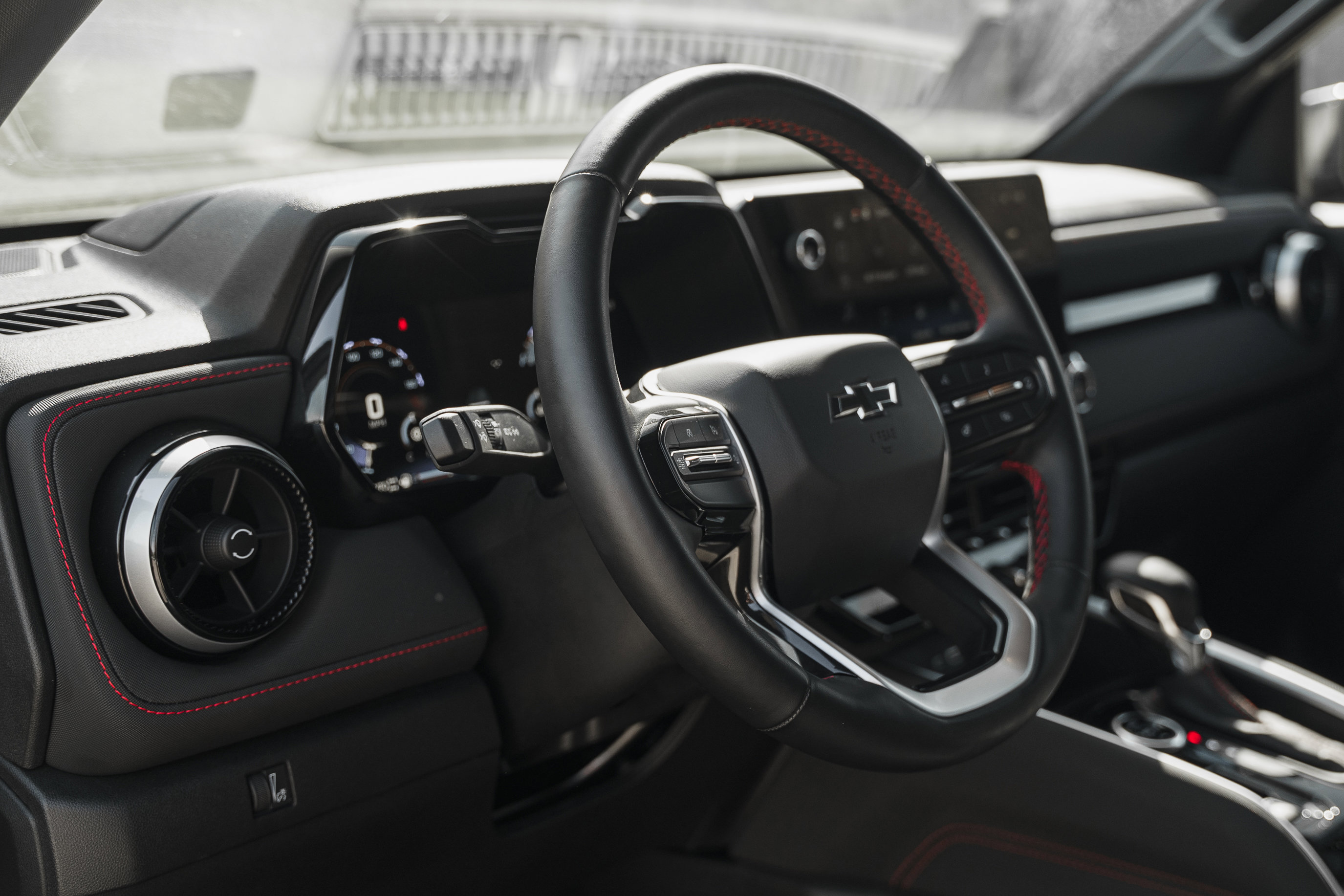 Used 2024 Chevrolet Colorado Z71 w/ Z71 Convenience Package 2 image 9