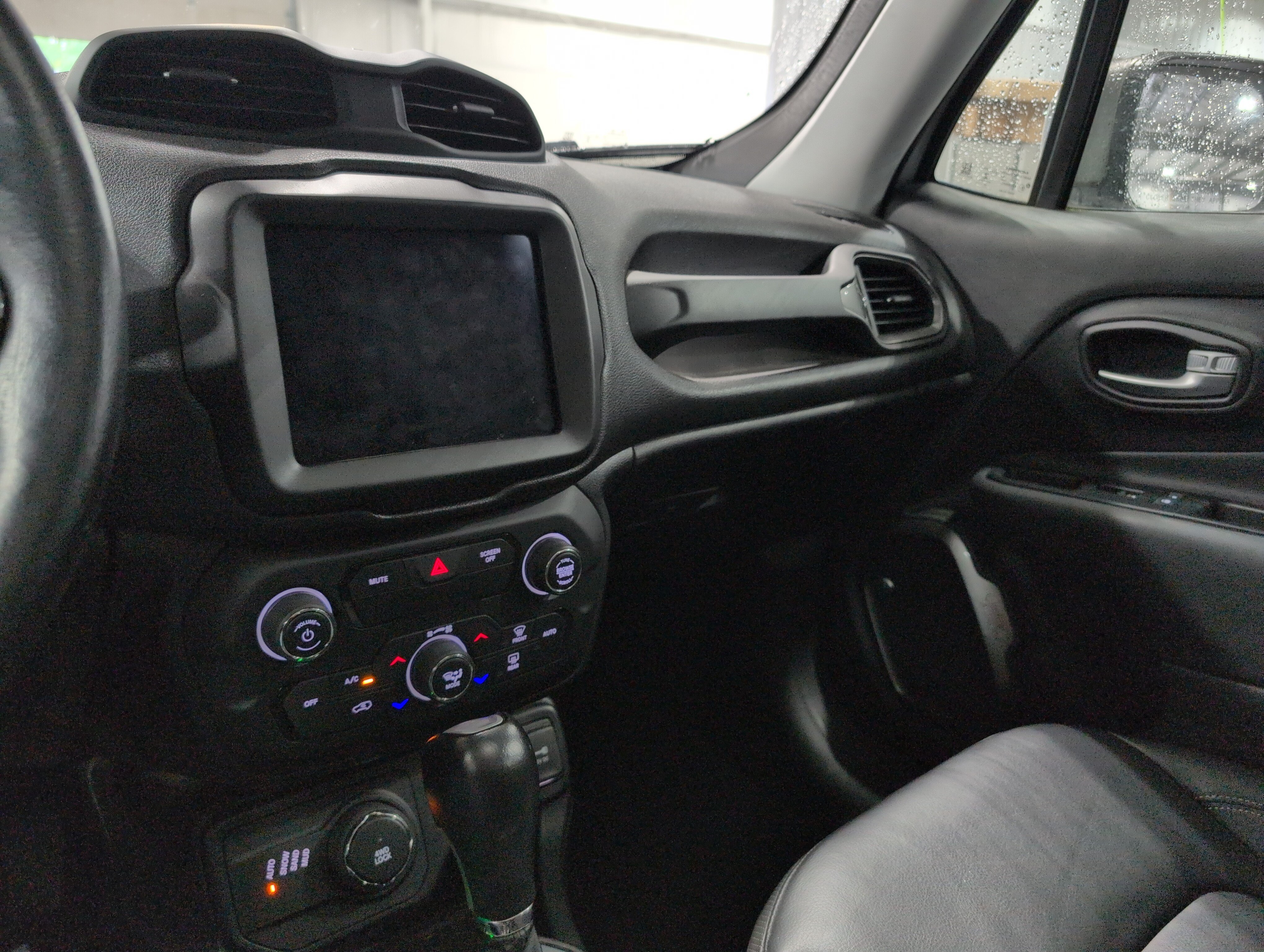 Used 2019 Jeep Renegade Limited w/ UConnect 8.4 Nav Group AWD/4WD image 10