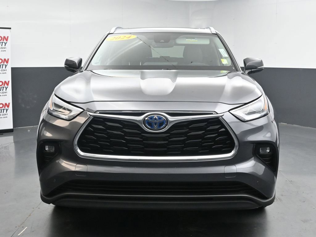 Used 2024 Toyota Highlander Limited AWD/4WD image 3