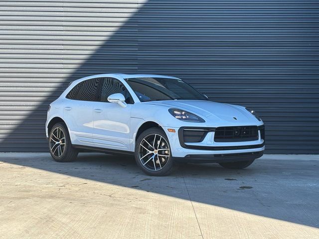 Used 2026 Porsche Macan AWD/4WD image 9