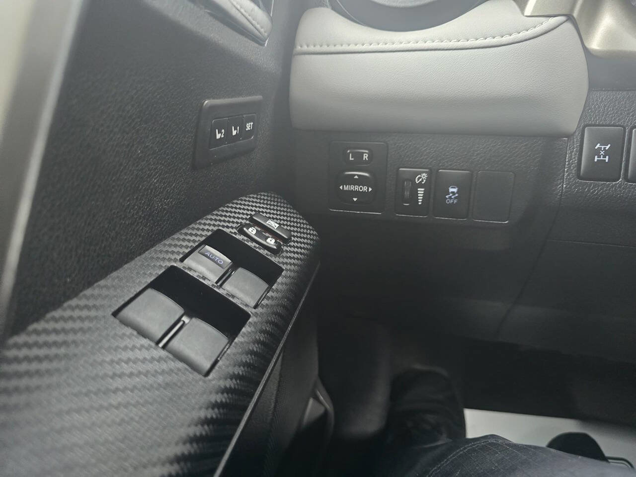 Used 2015 Toyota RAV4 Limited image 41