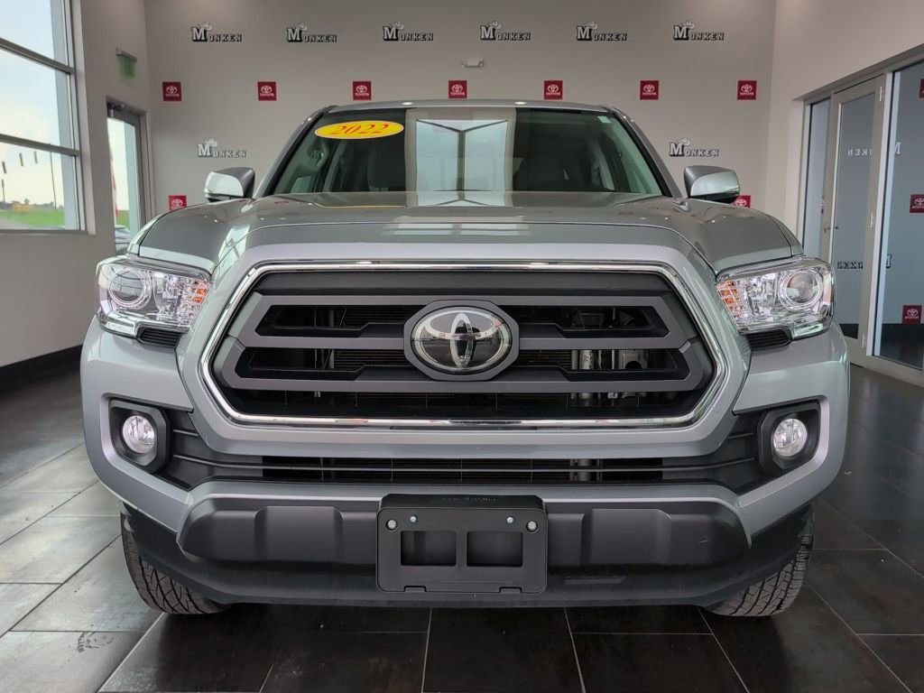 Used 2022 Toyota Tacoma SR5 w/ Technology Package RWD image 3
