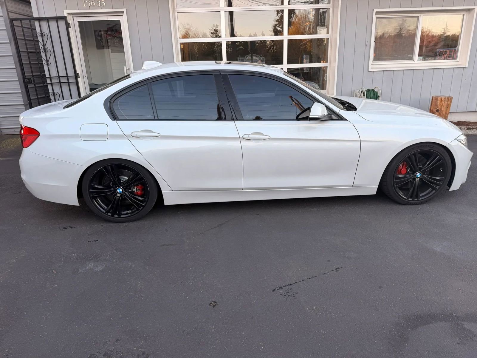 Used 2017 BMW 340i Sedan w/ Technology Package image 10