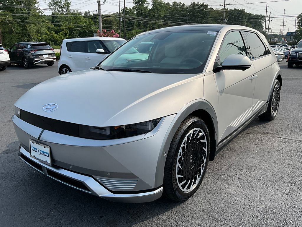 Used 2024 Hyundai Ioniq 5 Limited image 3