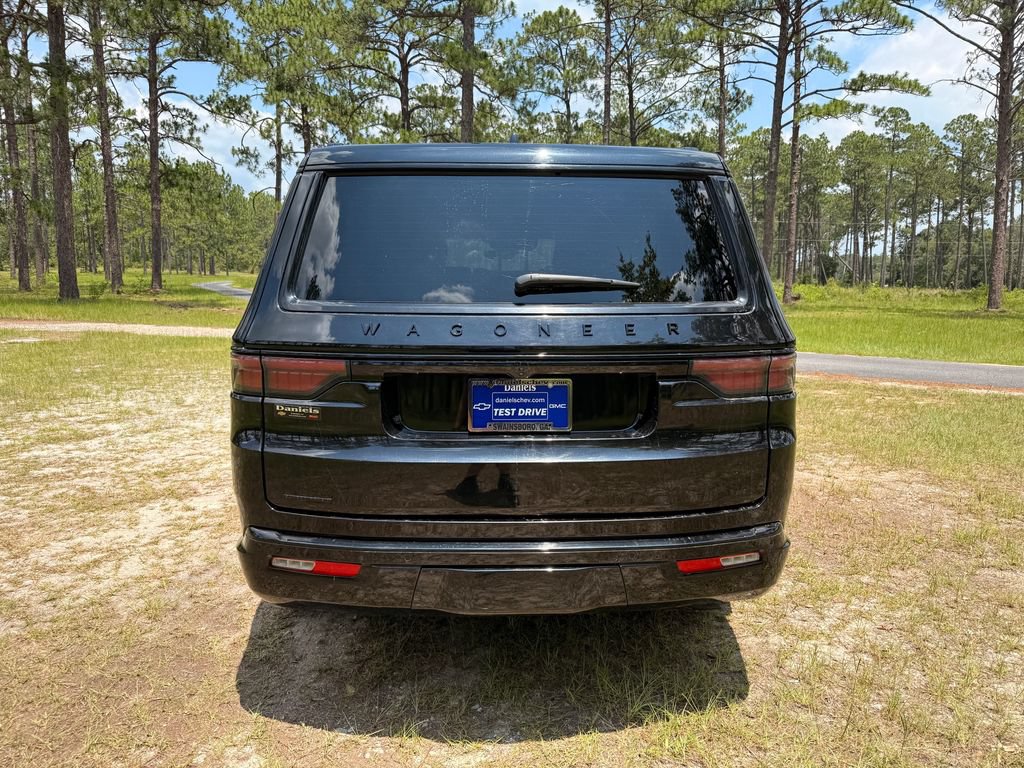 Used 2023 Jeep Wagoneer Series II AWD/4WD image 4