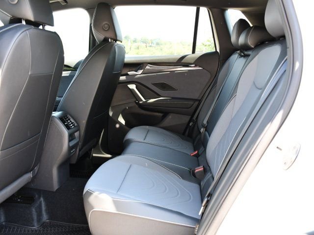 New 2026 Volkswagen Tiguan SE R-Line FWD image 15